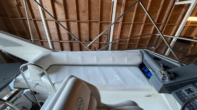 Slide: The Image of 1992 Bayliner 3688 Motoryacht - 7841661