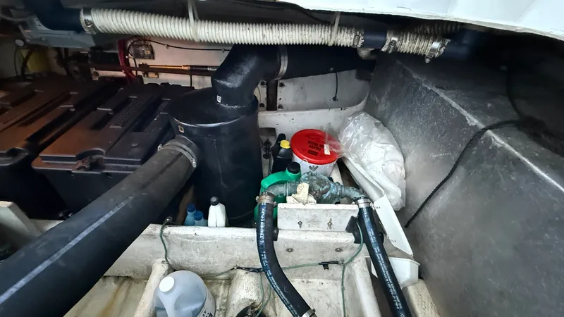 Slide: The Image of 1992 Bayliner 3688 Motoryacht - 7841701