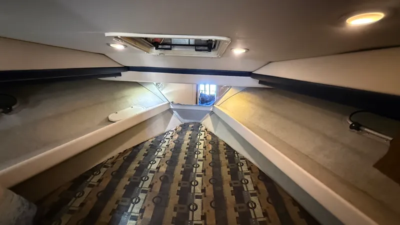 Slide: The Image of 1992 Bayliner 3688 Motoryacht - 7841693