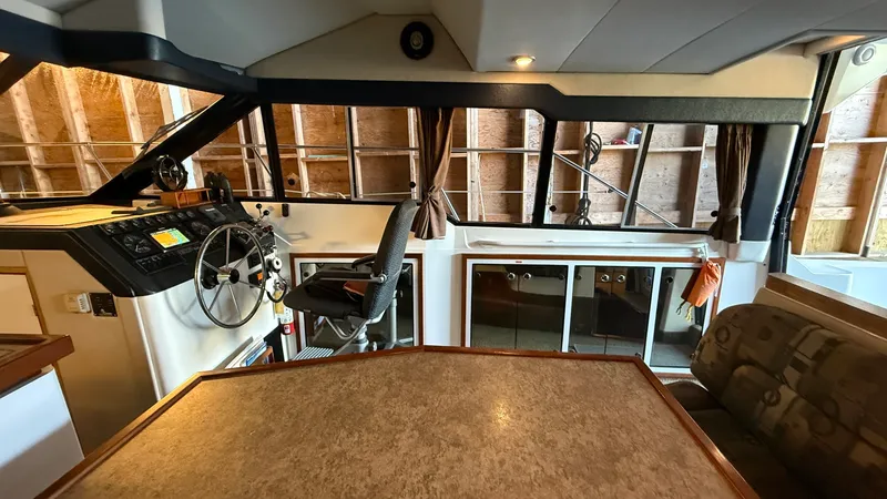 Slide: The Image of 1992 Bayliner 3688 Motoryacht - 7841676