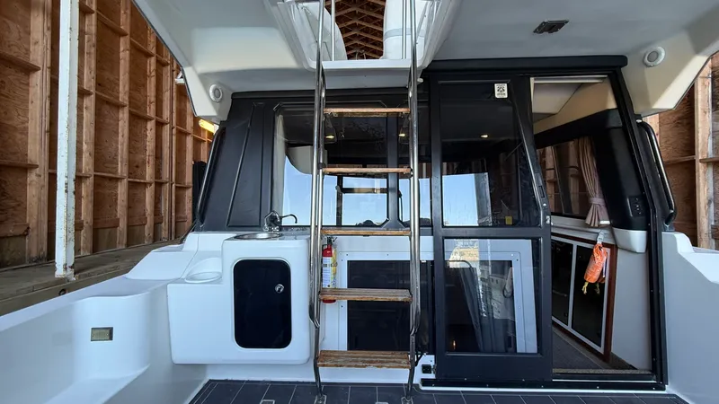 Slide: The Image of 1992 Bayliner 3688 Motoryacht - 7841657