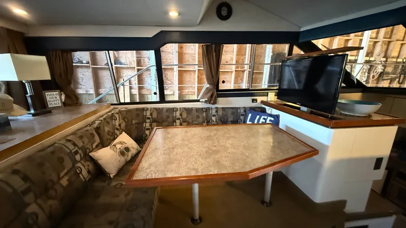Slide: The Image of 1992 Bayliner 3688 Motoryacht - 7841674
