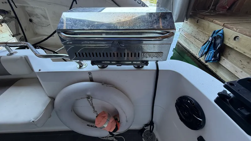 Slide: The Image of 1992 Bayliner 3688 Motoryacht - 7841720