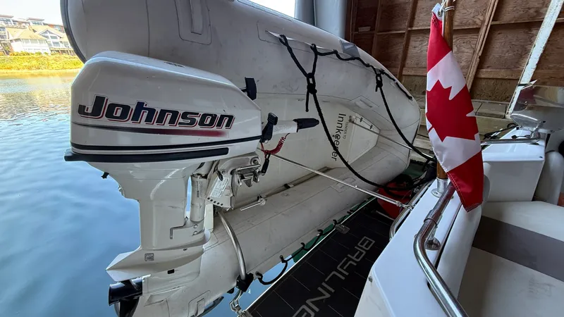 Slide: The Image of 1992 Bayliner 3688 Motoryacht - 7841722