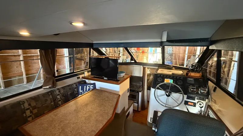 Slide: The Image of 1992 Bayliner 3688 Motoryacht - 7841673