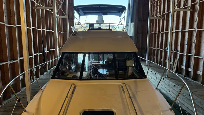 Slide: The Image of 1992 Bayliner 3688 Motoryacht - 7841654