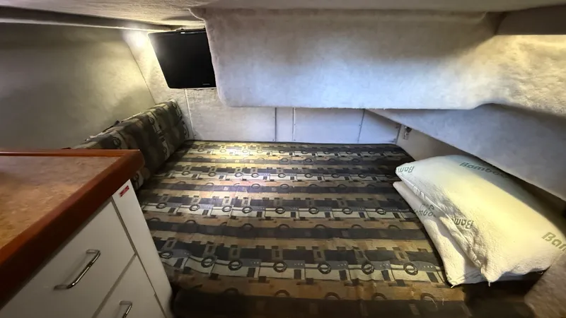Slide: The Image of 1992 Bayliner 3688 Motoryacht - 7841671
