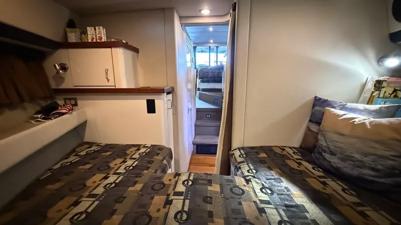 Slide: The Image of 1992 Bayliner 3688 Motoryacht - 7841696