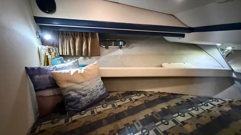 Slide: The Image of 1992 Bayliner 3688 Motoryacht - 7841694