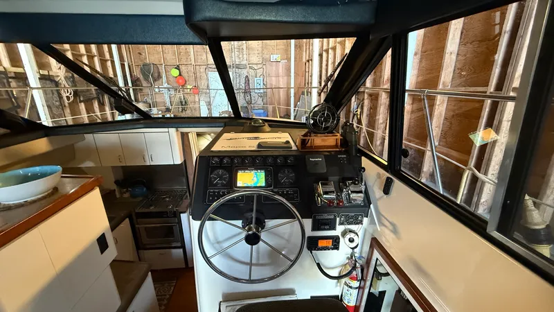 Slide: The Image of 1992 Bayliner 3688 Motoryacht - 7841678