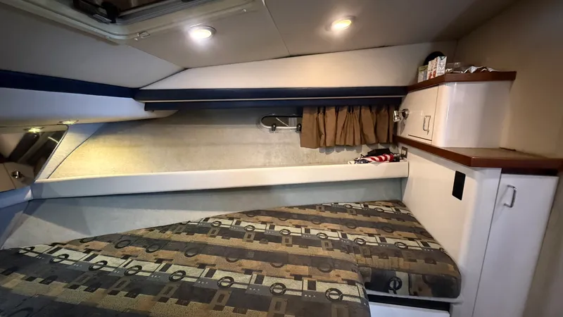 Slide: The Image of 1992 Bayliner 3688 Motoryacht - 7841695