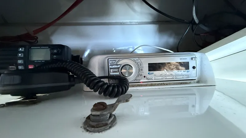 Slide: The Image of 1992 Bayliner 3688 Motoryacht - 7841718