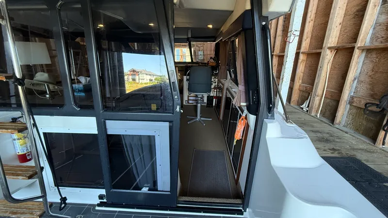 Slide: The Image of 1992 Bayliner 3688 Motoryacht - 7841667