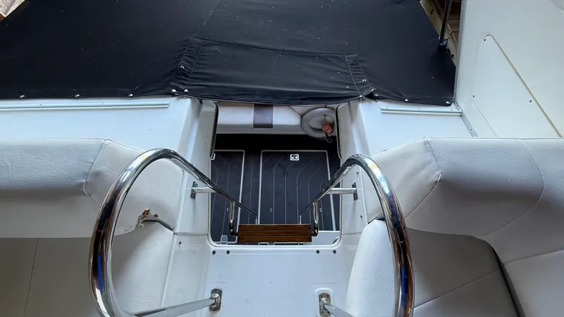 Slide: The Image of 1992 Bayliner 3688 Motoryacht - 7841666