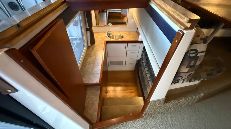 Slide: The Image of 1992 Bayliner 3688 Motoryacht - 7841669