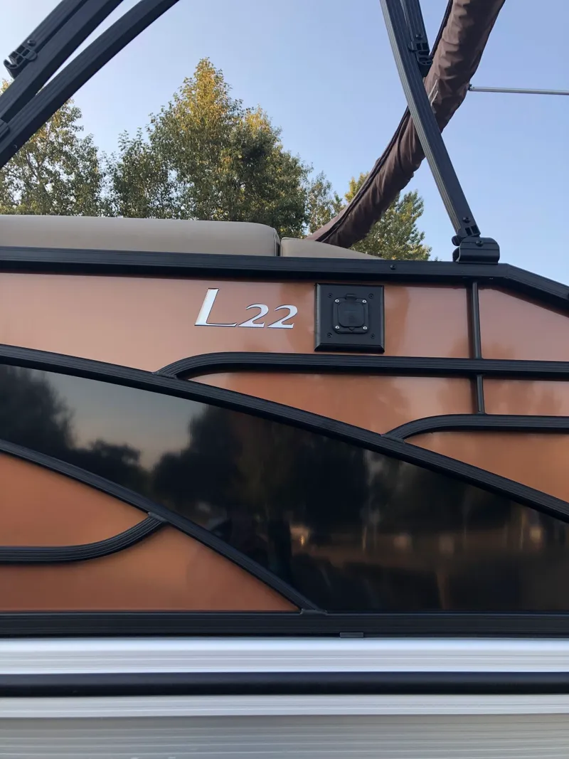 Slide: The Image of 2023 Bennington 22 LSB - 7841877