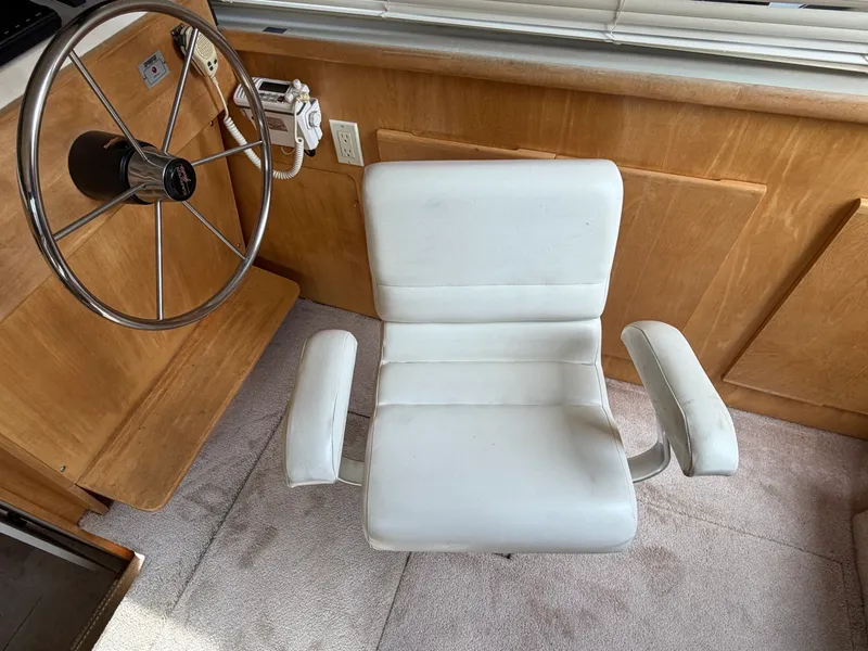 Slide: The Image of 1996 Carver 325 Aft Cabin Motor Yacht - 7842046