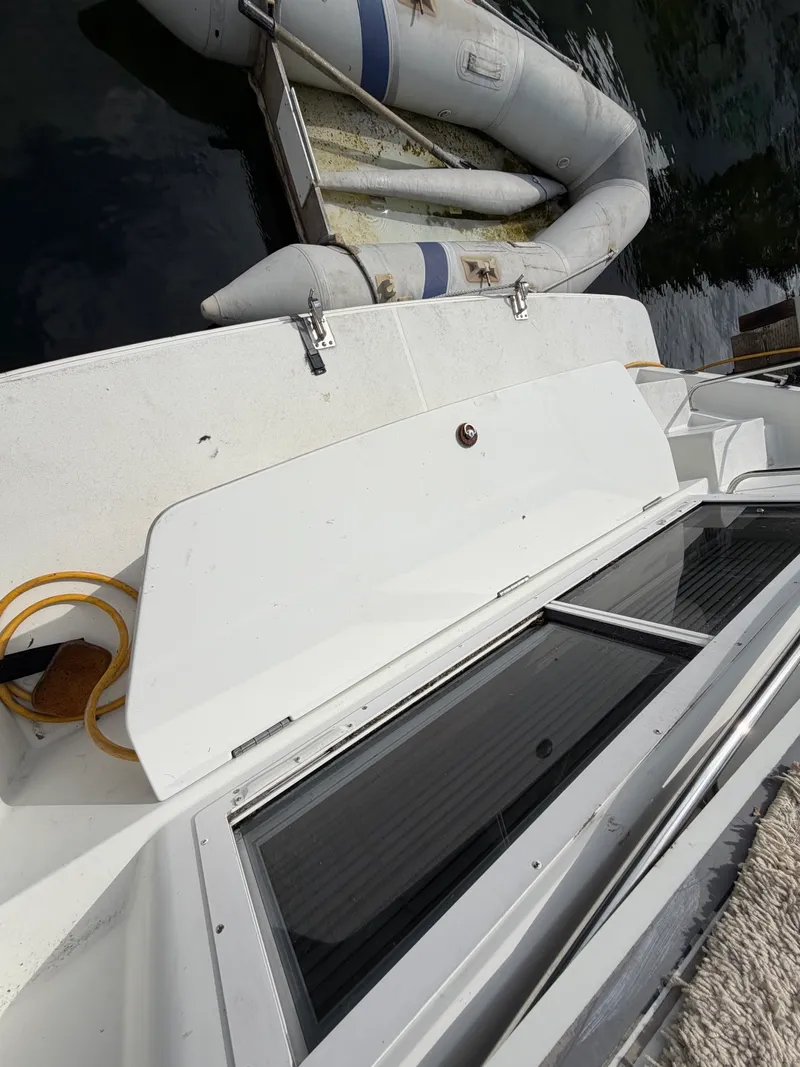 Slide: The Image of 1996 Carver 325 Aft Cabin Motor Yacht - 7842053