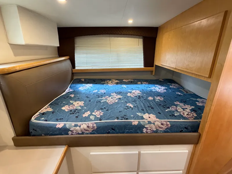 Slide: The Image of 1996 Carver 325 Aft Cabin Motor Yacht - 7842051