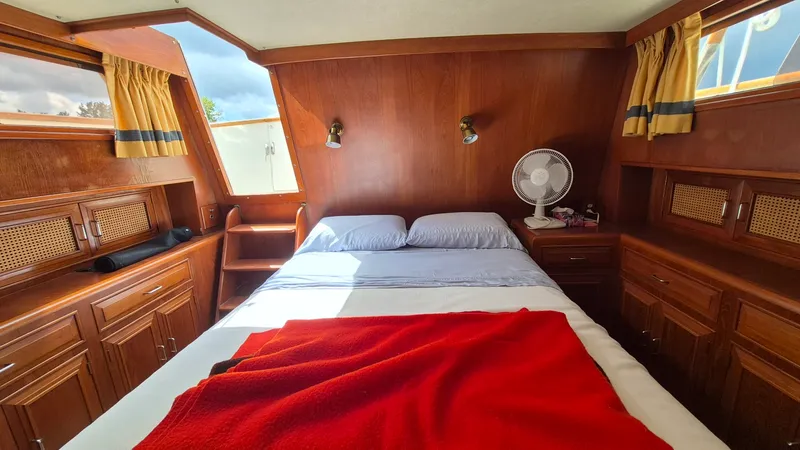 Slide: The Image of 1985 Ocean Alexander 38 Double Cabin - 7842074
