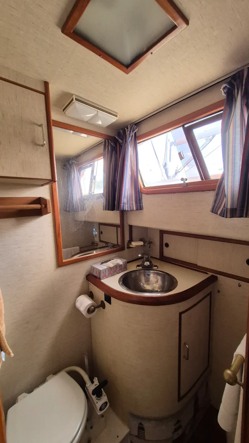 Slide: The Image of 1985 Ocean Alexander 38 Double Cabin - 7842080