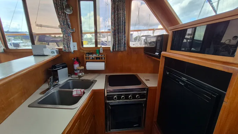 Slide: The Image of 1985 Ocean Alexander 38 Double Cabin - 7842066