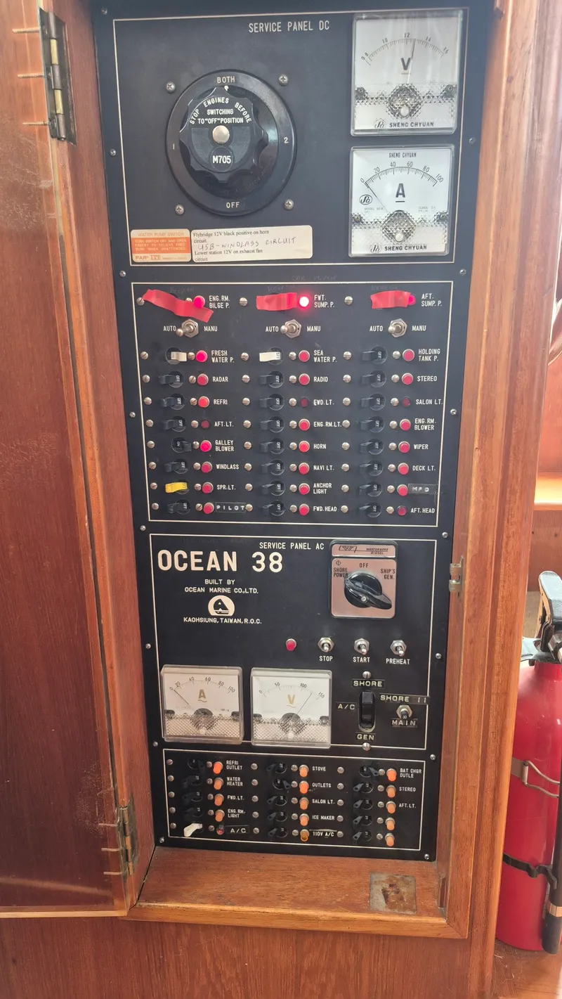 Slide: The Image of 1985 Ocean Alexander 38 Double Cabin - 7842095
