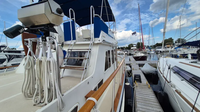 Slide: The Image of 1985 Ocean Alexander 38 Double Cabin - 7842084