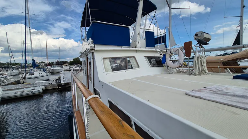 Slide: The Image of 1985 Ocean Alexander 38 Double Cabin - 7842083