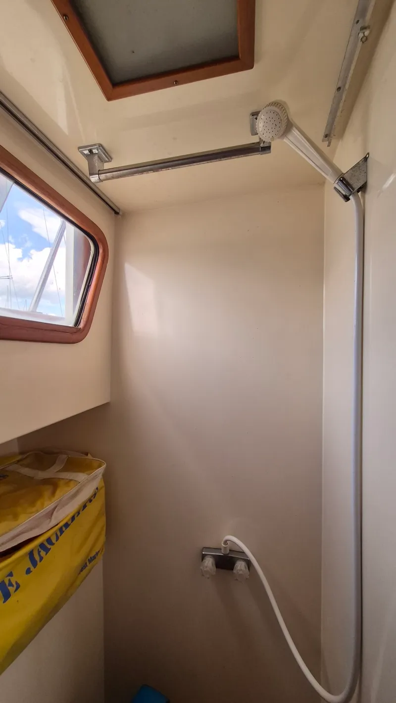 Slide: The Image of 1985 Ocean Alexander 38 Double Cabin - 7842081