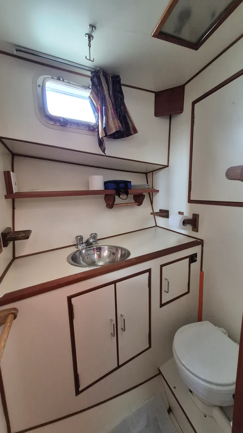 Slide: The Image of 1985 Ocean Alexander 38 Double Cabin - 7842068