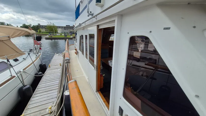 Slide: The Image of 1985 Ocean Alexander 38 Double Cabin - 7842058
