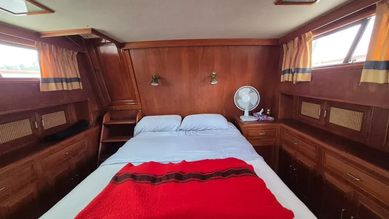 Slide: The Image of 1985 Ocean Alexander 38 Double Cabin - 7842076