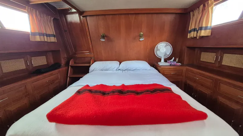 Slide: The Image of 1985 Ocean Alexander 38 Double Cabin - 7842077