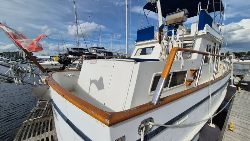 Slide: The Image of 1985 Ocean Alexander 38 Double Cabin - 7842093