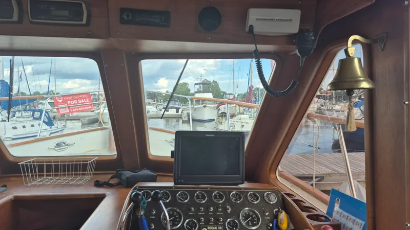 Slide: The Image of 1985 Ocean Alexander 38 Double Cabin - 7842064