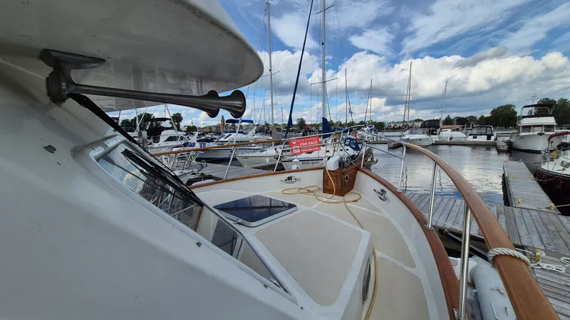 Slide: The Image of 1985 Ocean Alexander 38 Double Cabin - 7842062