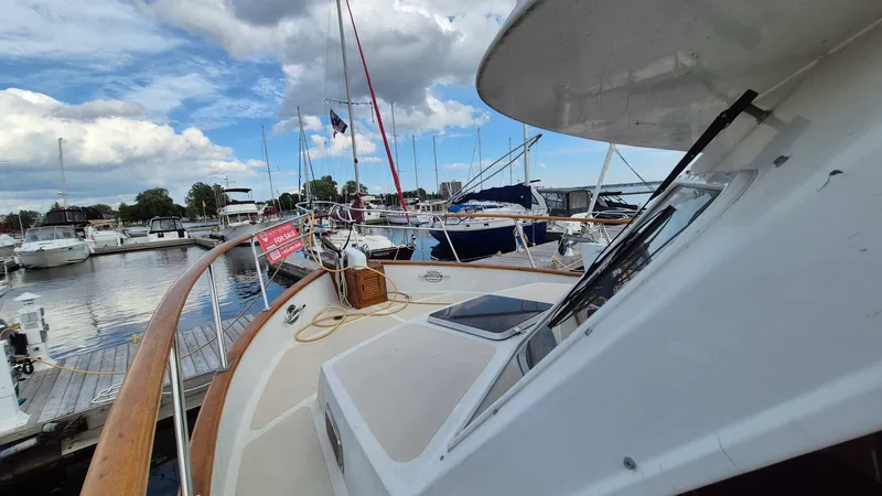 Slide: The Image of 1985 Ocean Alexander 38 Double Cabin - 7842059