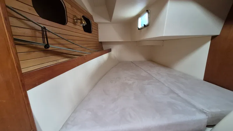 Slide: The Image of 1988 Canadian Sailcraft CS 36 MERLIN - 7842300
