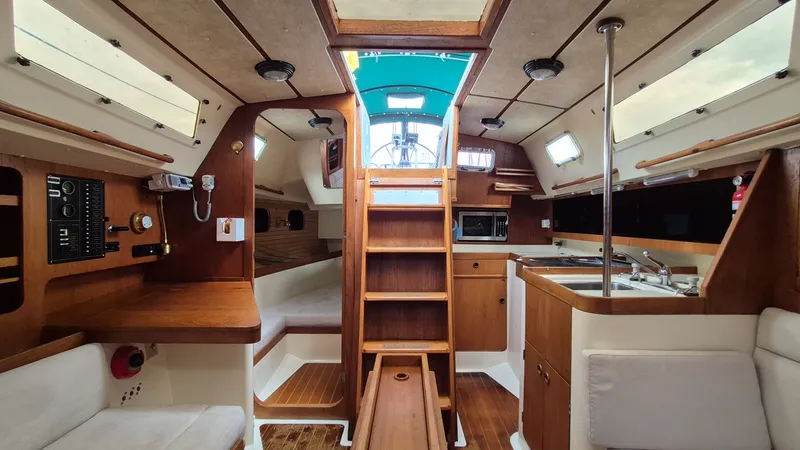 Slide: The Image of 1988 Canadian Sailcraft CS 36 MERLIN - 7842304