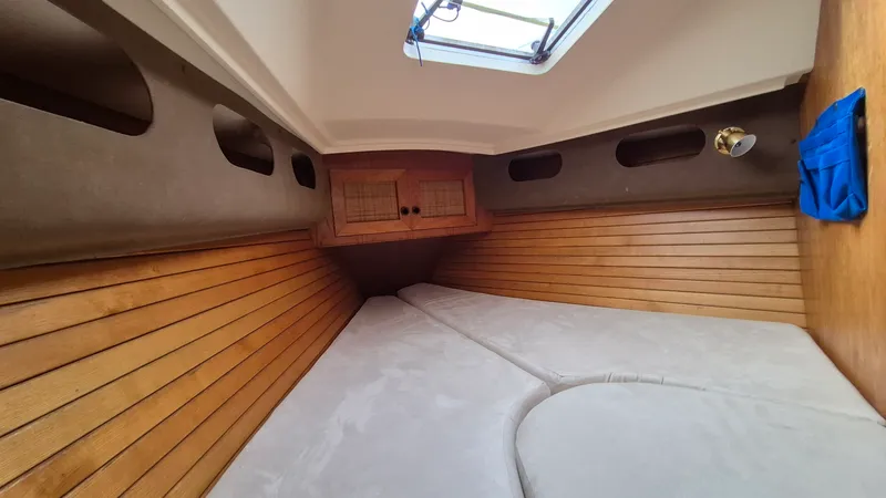 Slide: The Image of 1988 Canadian Sailcraft CS 36 MERLIN - 7842309