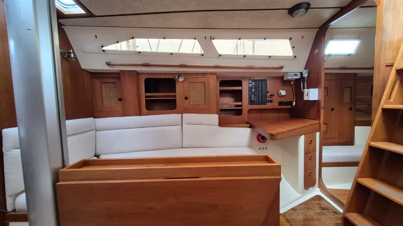 Slide: The Image of 1988 Canadian Sailcraft CS 36 MERLIN - 7842302