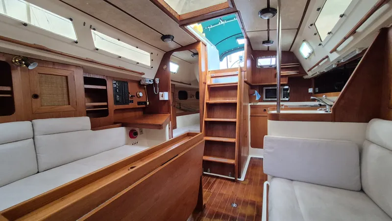 Slide: The Image of 1988 Canadian Sailcraft CS 36 MERLIN - 7842310