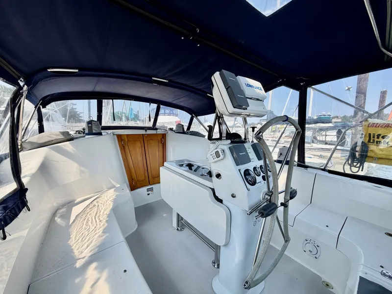 Slide: The Image of 2003 Catalina 350 - 7842326