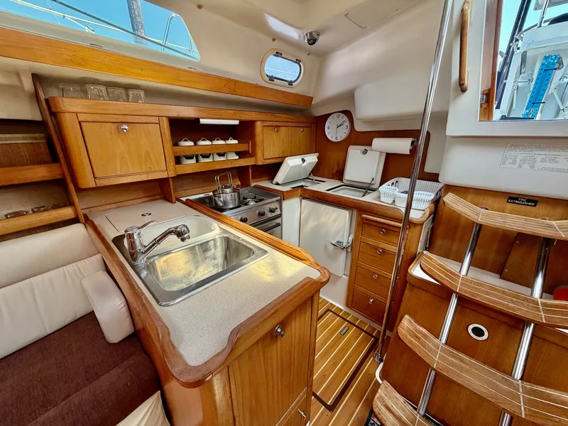 Slide: The Image of 2003 Catalina 350 - 7842339