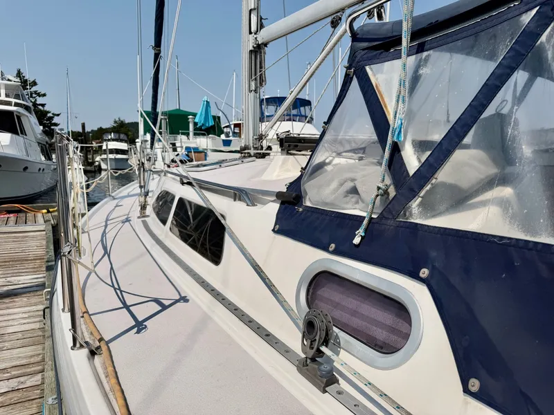 Slide: The Image of 2003 Catalina 350 - 7842321