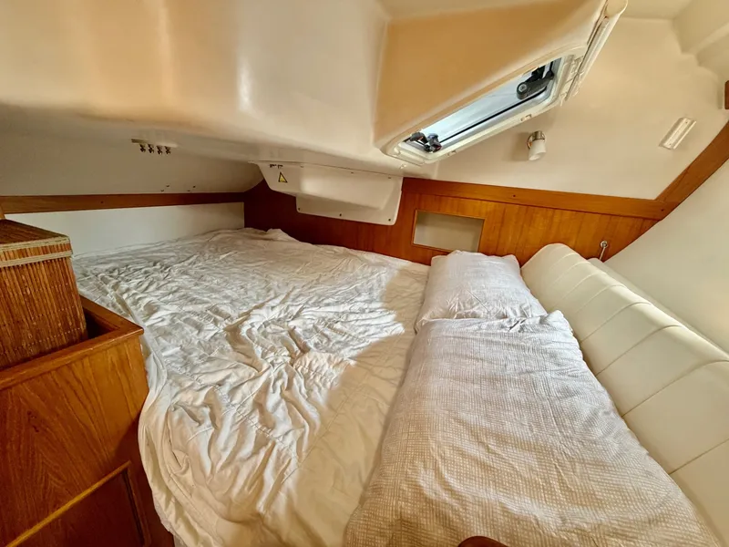Slide: The Image of 2003 Catalina 350 - 7842349