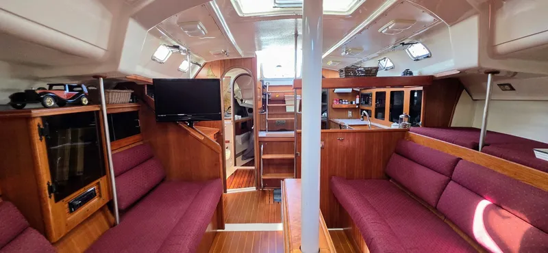 Slide: The Image of 1987 Hunter 37 Legend - 7842434