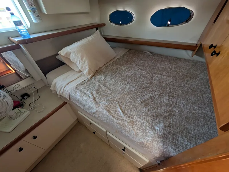 Slide: The Image of 2001 Carver 326 Aft Cabin - 7842564