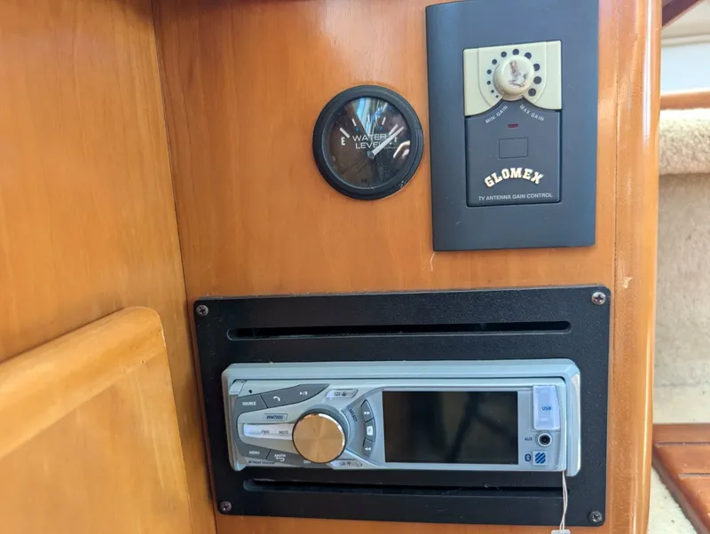 Slide: The Image of 2001 Carver 326 Aft Cabin - 7842573